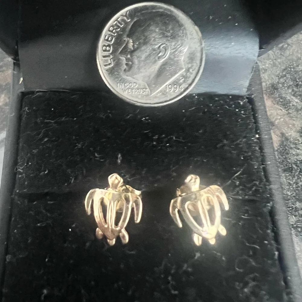 🎁14K GOLD TURTLE EARRINGS 🎁FOR A WOMAN OR A CHID🎁NEVER USED🎁